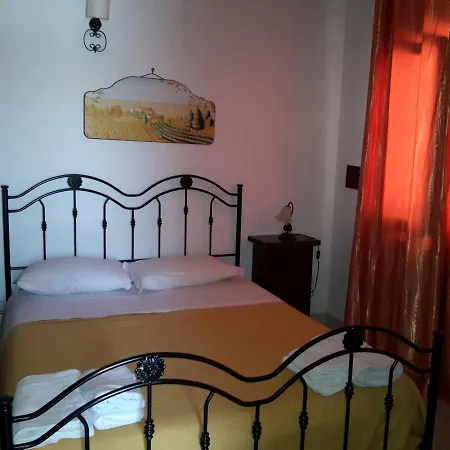 Casal Del Borgo, An Old Surrounded By Greenery And A Few Steps From The Village. *