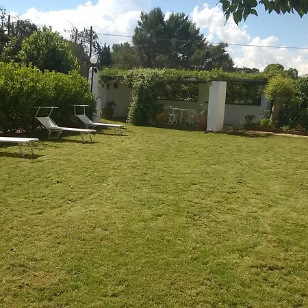 Casal Del Borgo, An Old Surrounded By Greenery And A Few Steps From The Village. Ostuni
