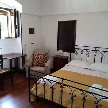 Casal Del Borgo, An Old Surrounded By Greenery And A Few Steps From The Village. *