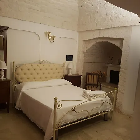 Casal Del Borgo, An Old Surrounded By Greenery And A Few Steps From The Village. Holiday home Ostuni